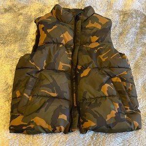 Boys Old Navy puffer vest